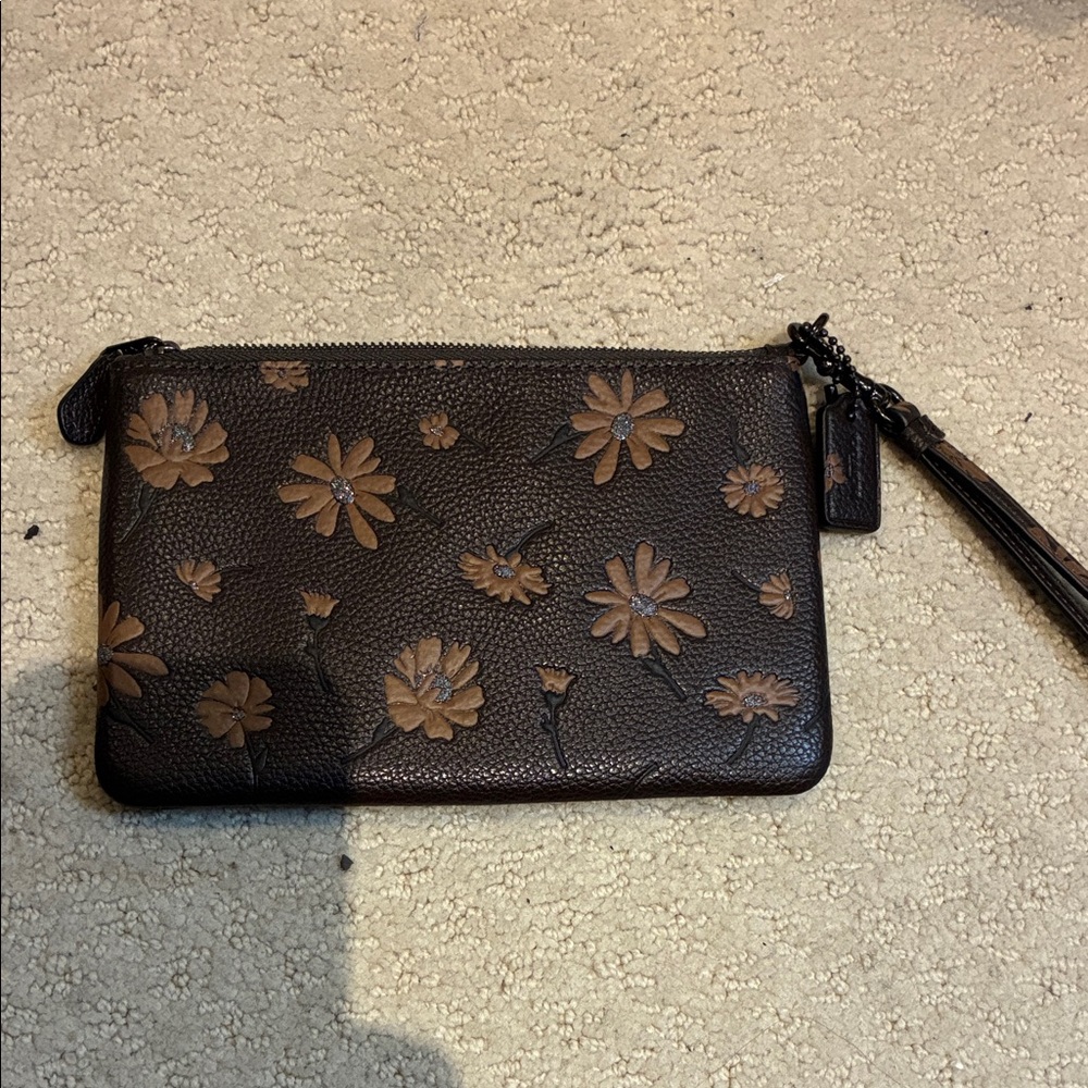 Coach Sparkly Floral Embossed Leather Clutch👝